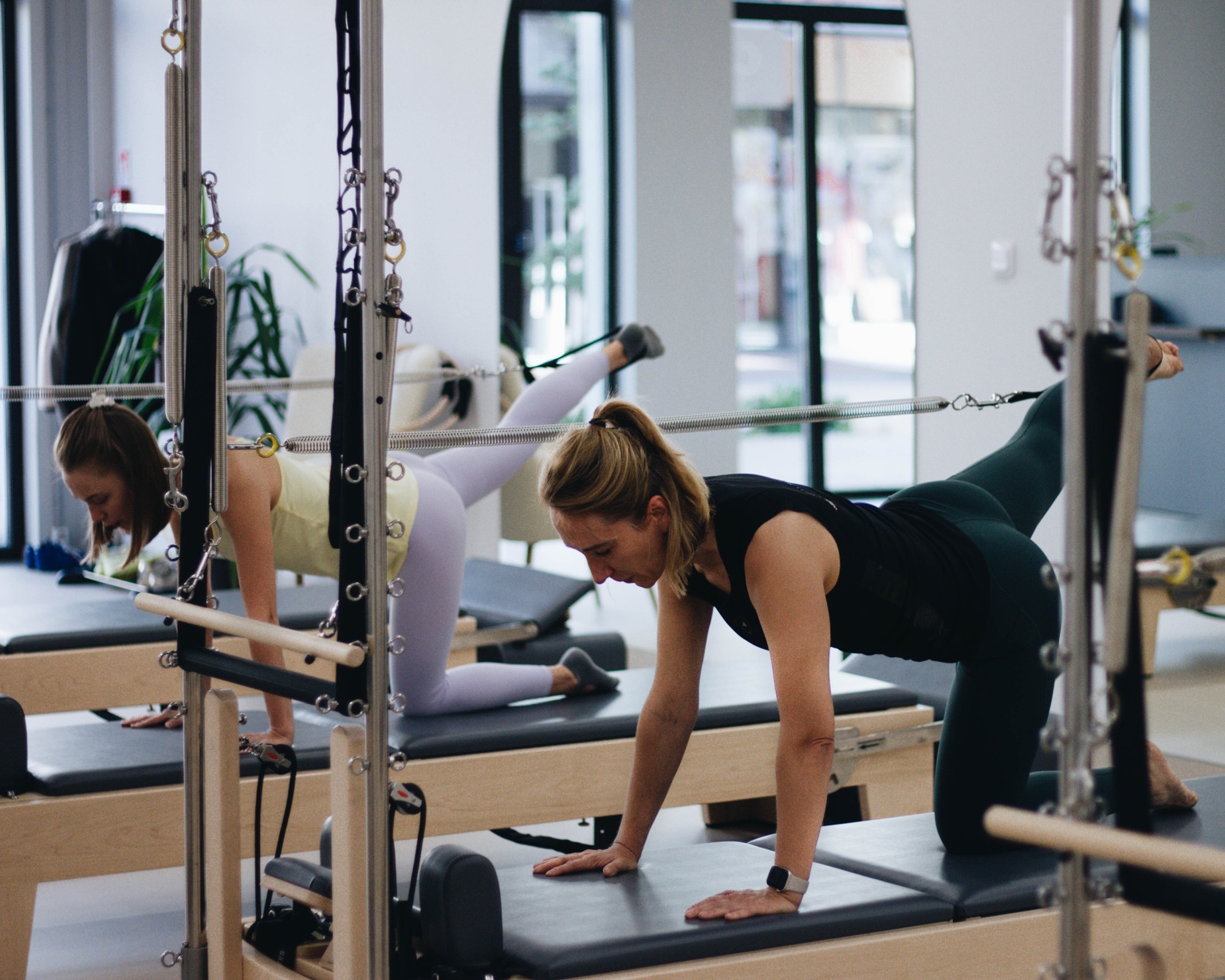 Pilates Reformer nodarbība MOVE Pilates studijā